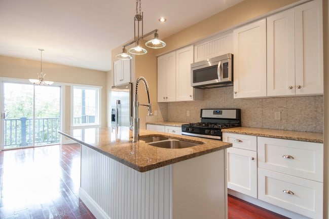 Building Photo - 6 Rockledge St