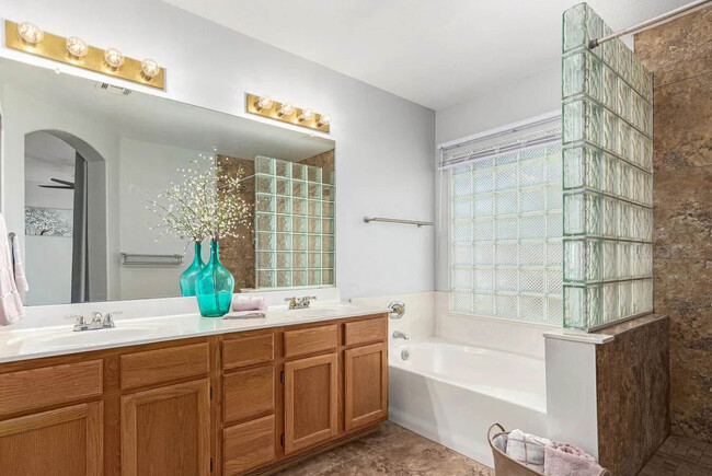 Photo - 1381 W Gary Dr