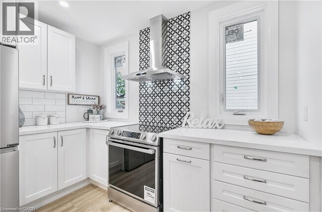 Photo - 10 Comet Ave