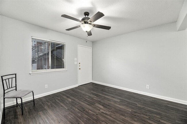 Photo - 2408 Longview St Unidad 113