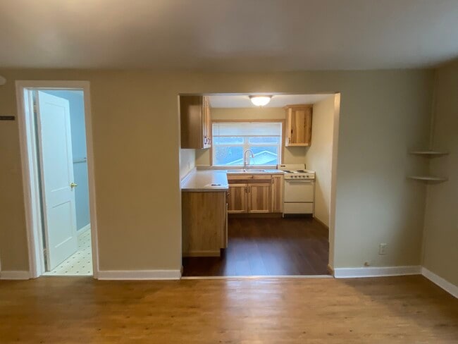 Photo - 1418 Irvine Ave NW