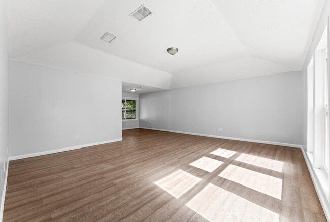 Photo - 2808 Pinewood Dr