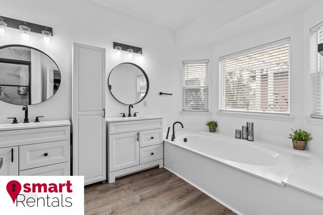 Photo - 944 Wellesley Pl Dr