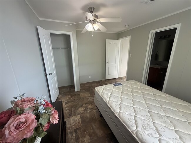 Photo - 110 N Michigan St