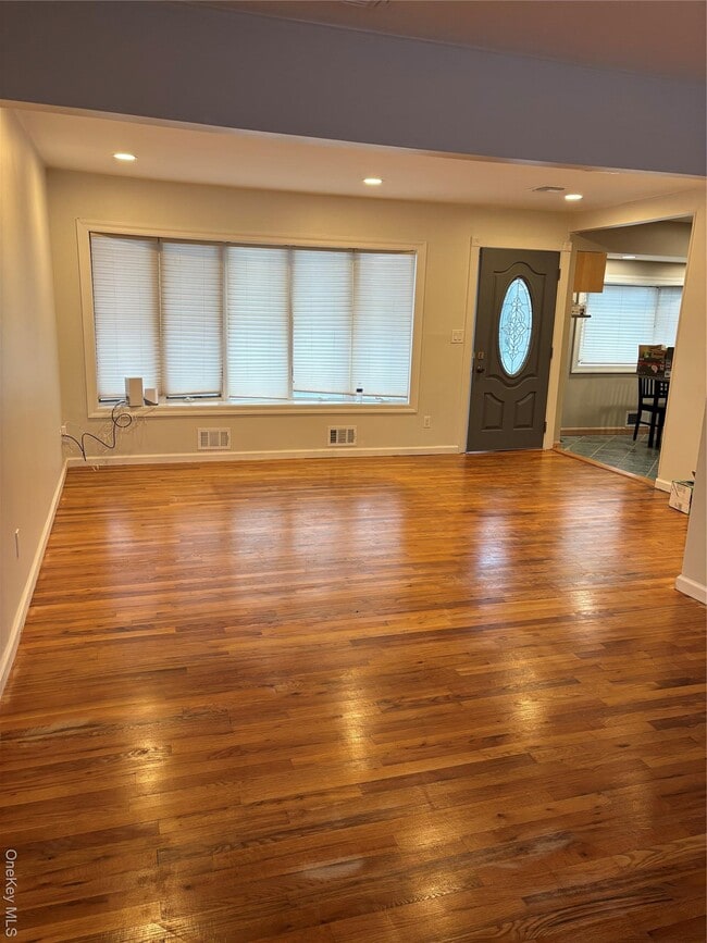 Photo - 23 W Court Dr