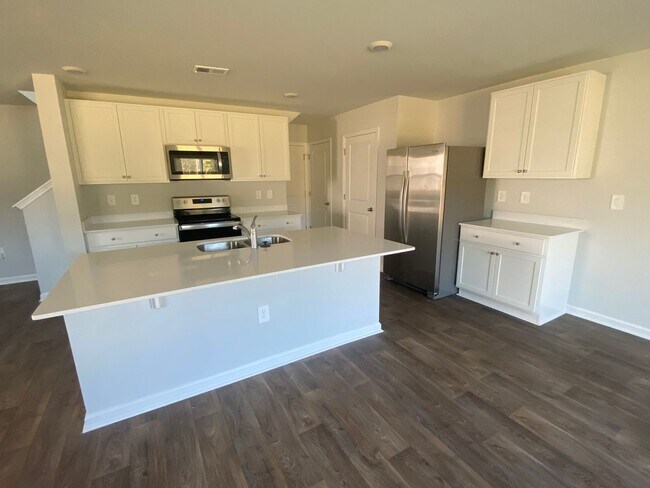 Photo - APRIL SPECIAL!!! $500 SECURITY DEPOSIT WIT...