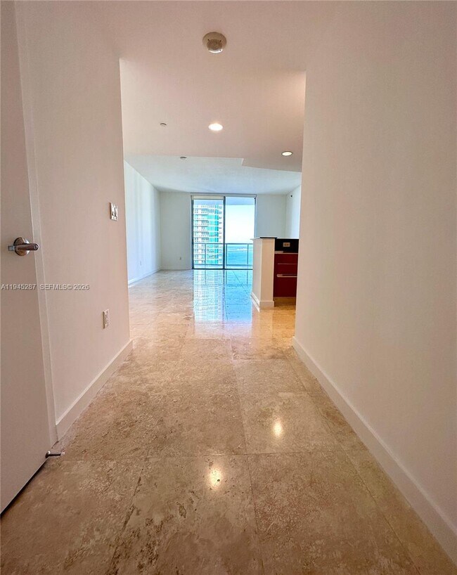 Building Photo - 1060 Brickell Ave Unit 2905