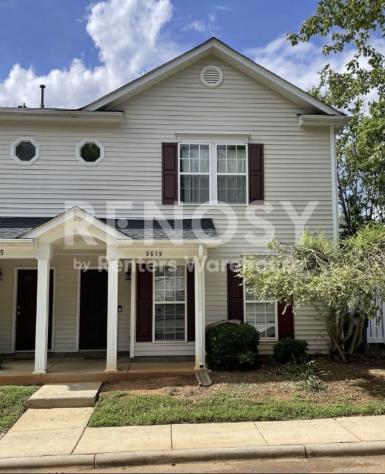 Building Photo - charming Townhome