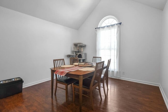 Photo - Pet Friendly Three Bedroom!