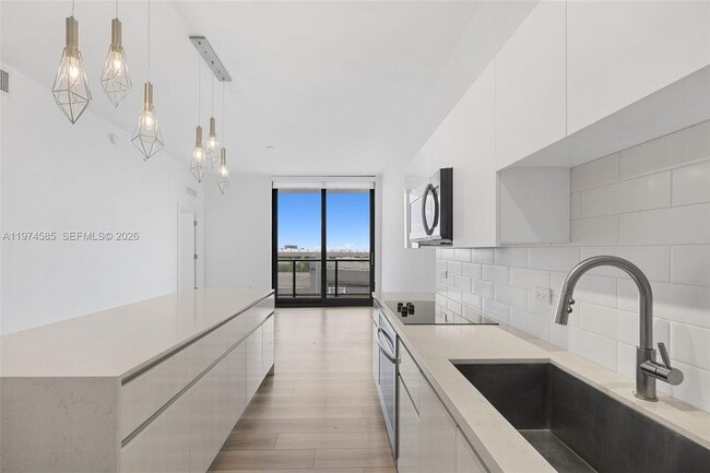 Photo - 101 Diplomat Pkwy Unit 0705