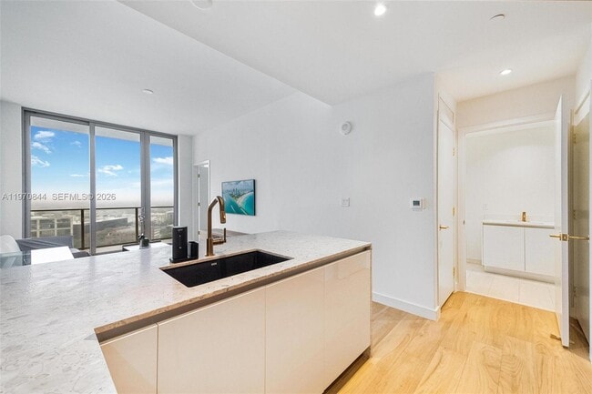 Photo - 2678 Tigertail Ave Unidad 1603