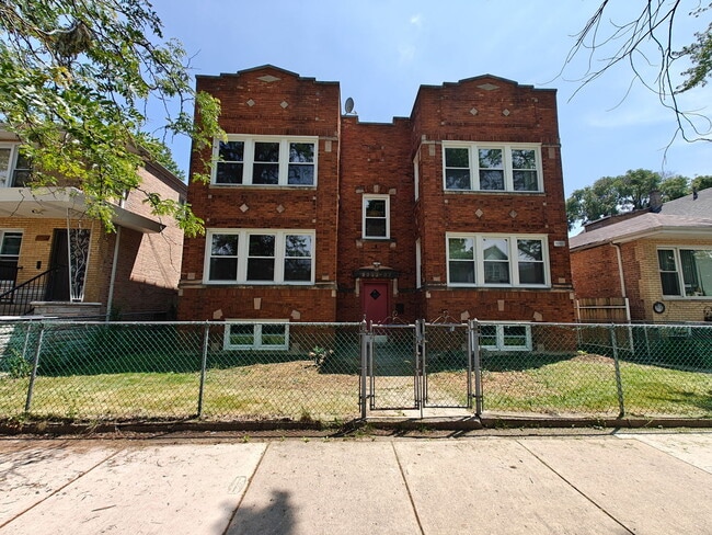 Building Photo - 6807 S Artesian Ave