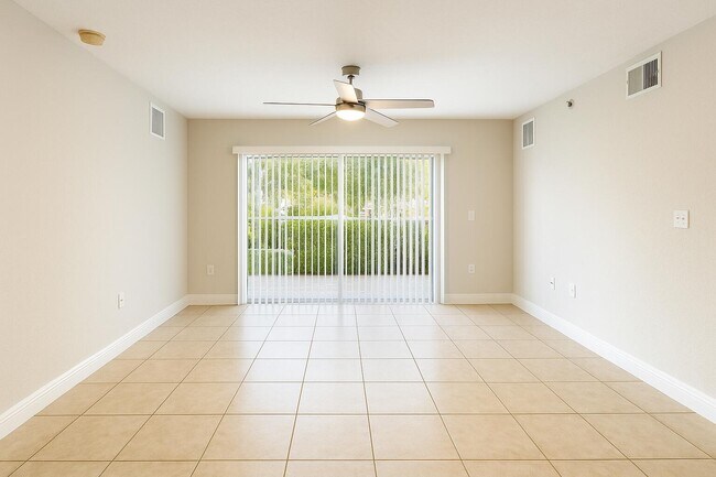 Photo - 171 SW Palm Dr Unit 105