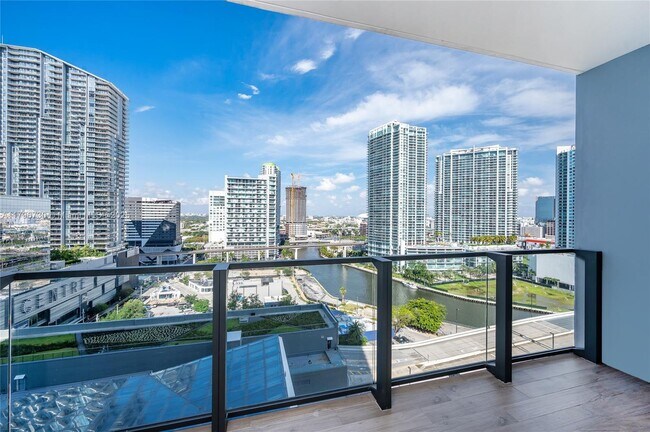 Photo - 68 SE 6th St