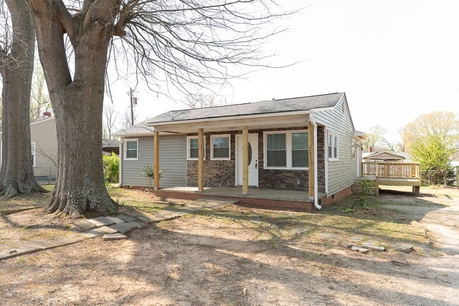 Photo - Updated 3 Bed 2 Bath Home in Greensboro