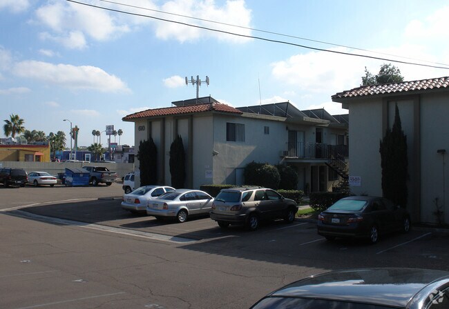 Photo - Pinetree Plaza
