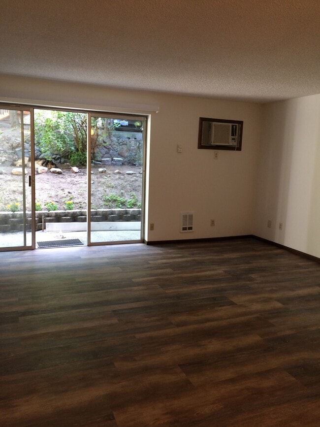 Building Photo - 1303 W 13th Ave Unit 8