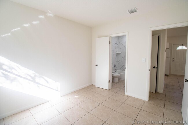 835 SW 4th St Unit 3