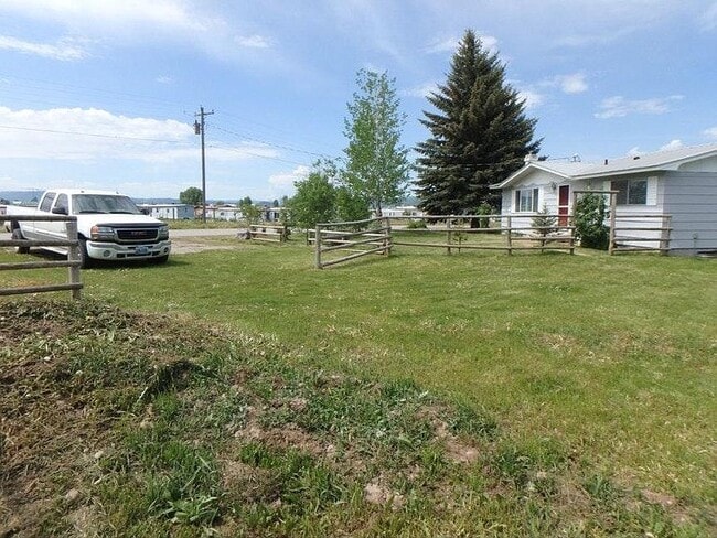 Photo - 115 Burton Ln