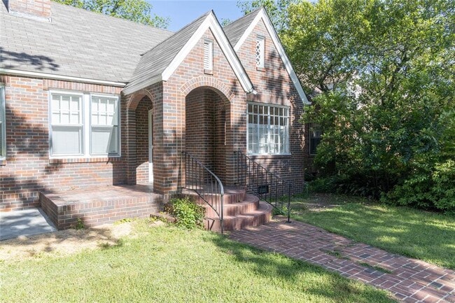 Photo - 3357 Lexington Rd