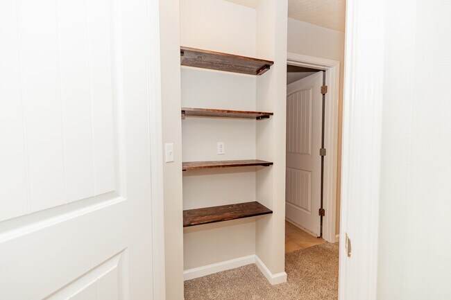 5280 Moore Loop