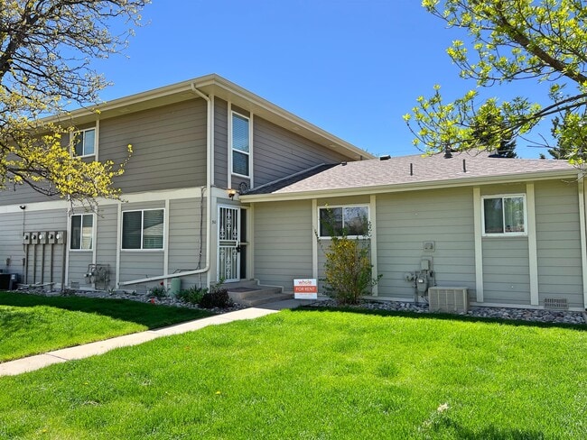 Photo - 1250 S Monaco Pkwy Townhome