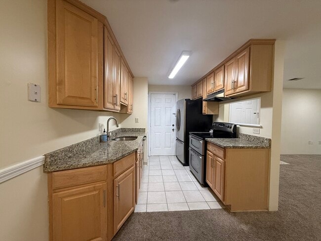 Building Photo - 10 Squire Ct Unit 1