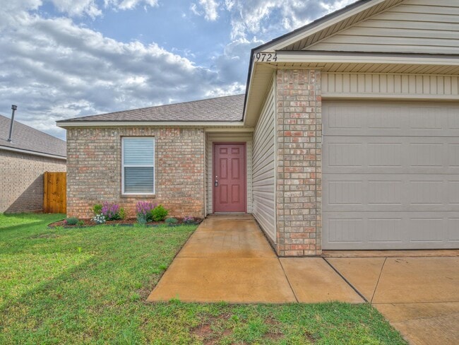 Photo - Home Close to Surrey Hills + 3 bedrooms