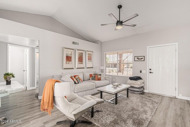 Photo - 250 W Utopia Rd