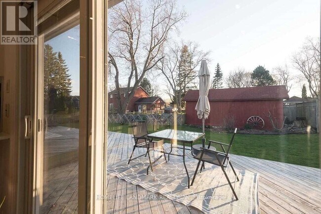 Photo - 32 Elmvale Blvd