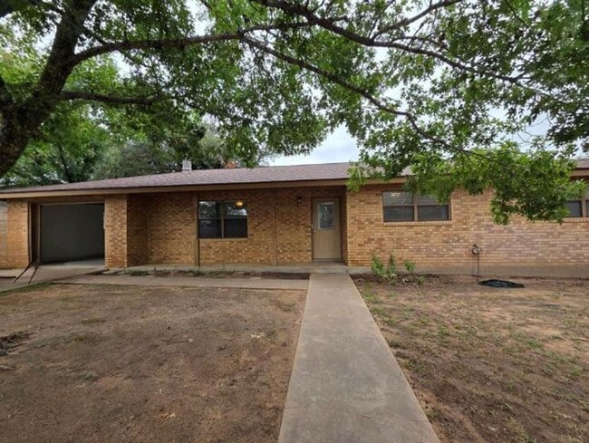 Building Photo - FOR LEASE!! Rental