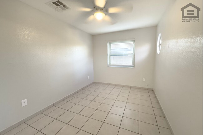Photo - 1023 Unit 1023#B-1