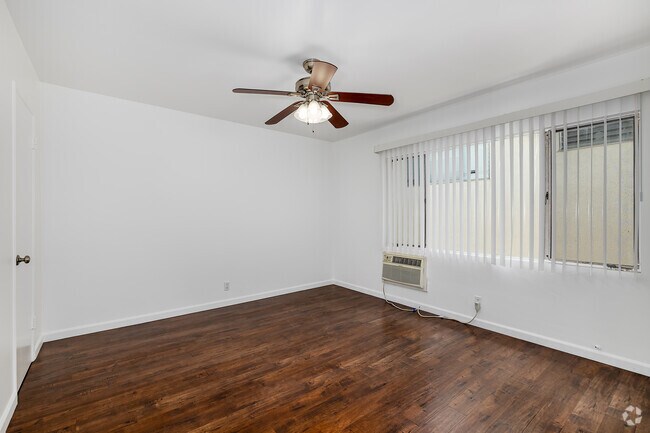 1BR, 1BA - 750SF - Bedroom