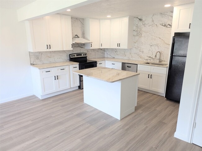Photo - 2911 Huckleberry Ln