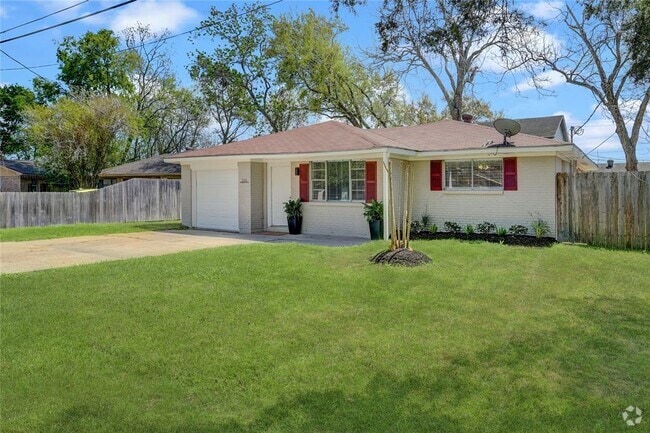 Building Photo - 334 Pennington Dr Rental