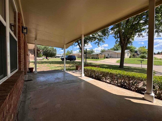 Photo - 5539 NW Eisenhower Dr