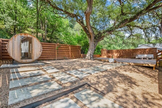 Building Photo - 2810 Oak Springs Dr Rental