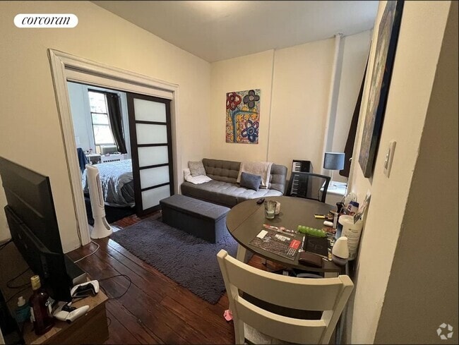 Building Photo - 230 E 25th St Rental