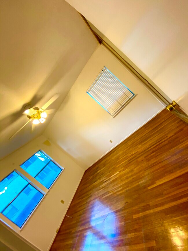 the second bedroom or den/ office- as you wish:) - 5876 Bowcroft St Unidad 2