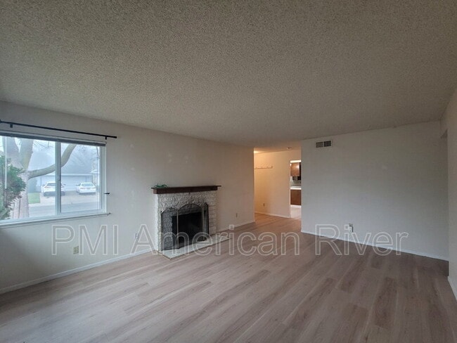 Photo - 602 Lelandhaven Way