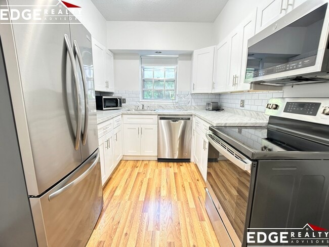 Photo - 161 Lake Shore Rd Unit 1