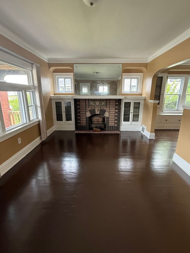 Photo - Lee/Harvard single home Water/Sewer included