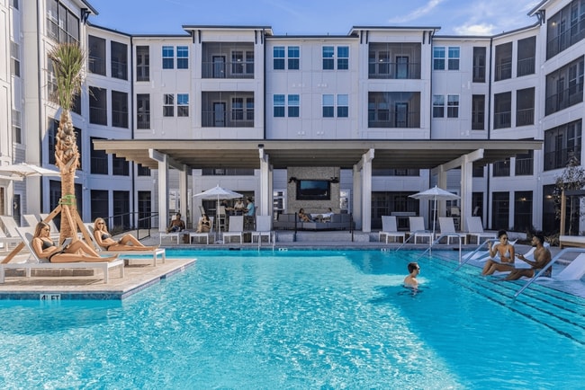 Building Photo - Monument at Pooler