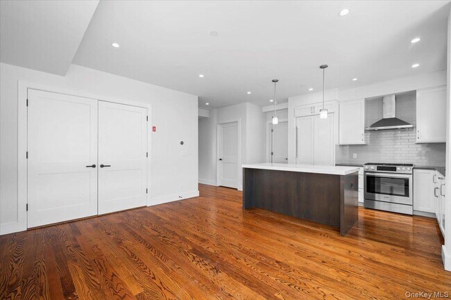 Photo - 422 E Boston Post Rd Unit 302