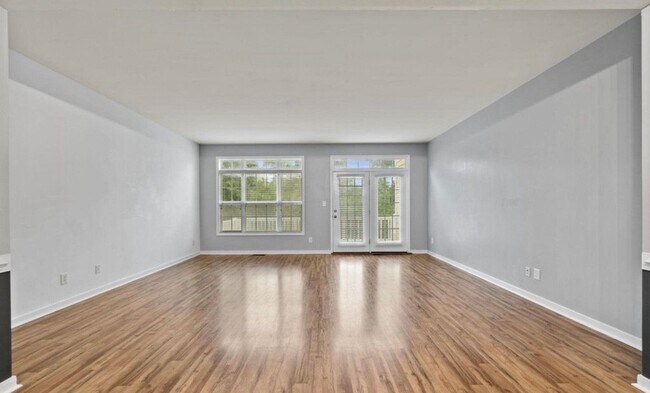 Photo - 205 Monroe Point Dr