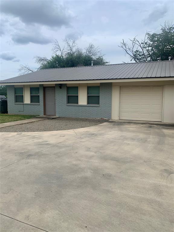 Building Photo - 2302 Mesquite Ln