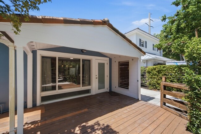 Photo - 854 SW 11th St