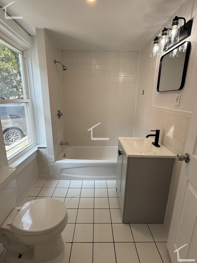 Photo - GREAT studio unit! Electricity, Garbage, Gas, Heat, Hot Water, Water included. Great location!