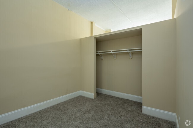 1BR, 1BA - 800SF - Bedroom