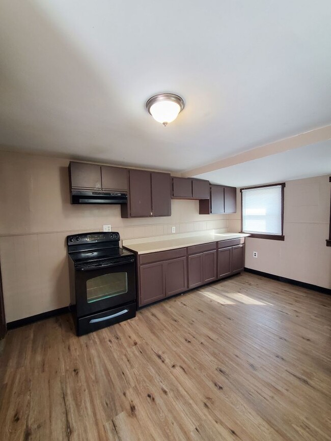 4 BEDROOM SINGLE FAMILY HOME - 4 BEDROOM SINGLE FAMILY HOME